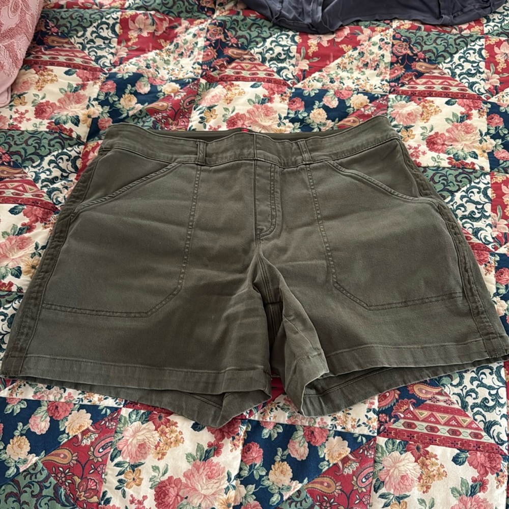 Spanx stretch twill moss green shorts (XL)